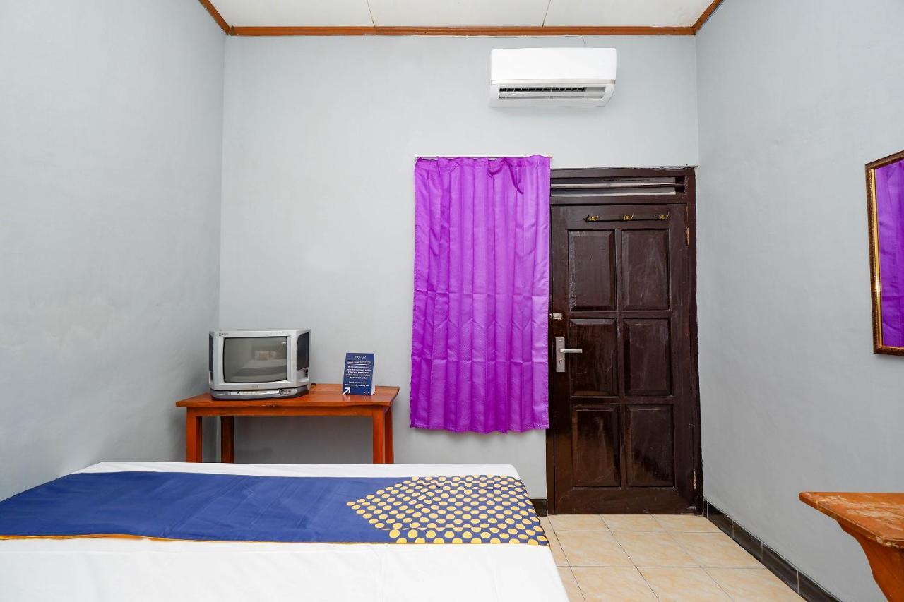 Отель Spot On 2821 Griya Kawula Syariah Surakarta  Экстерьер фото
