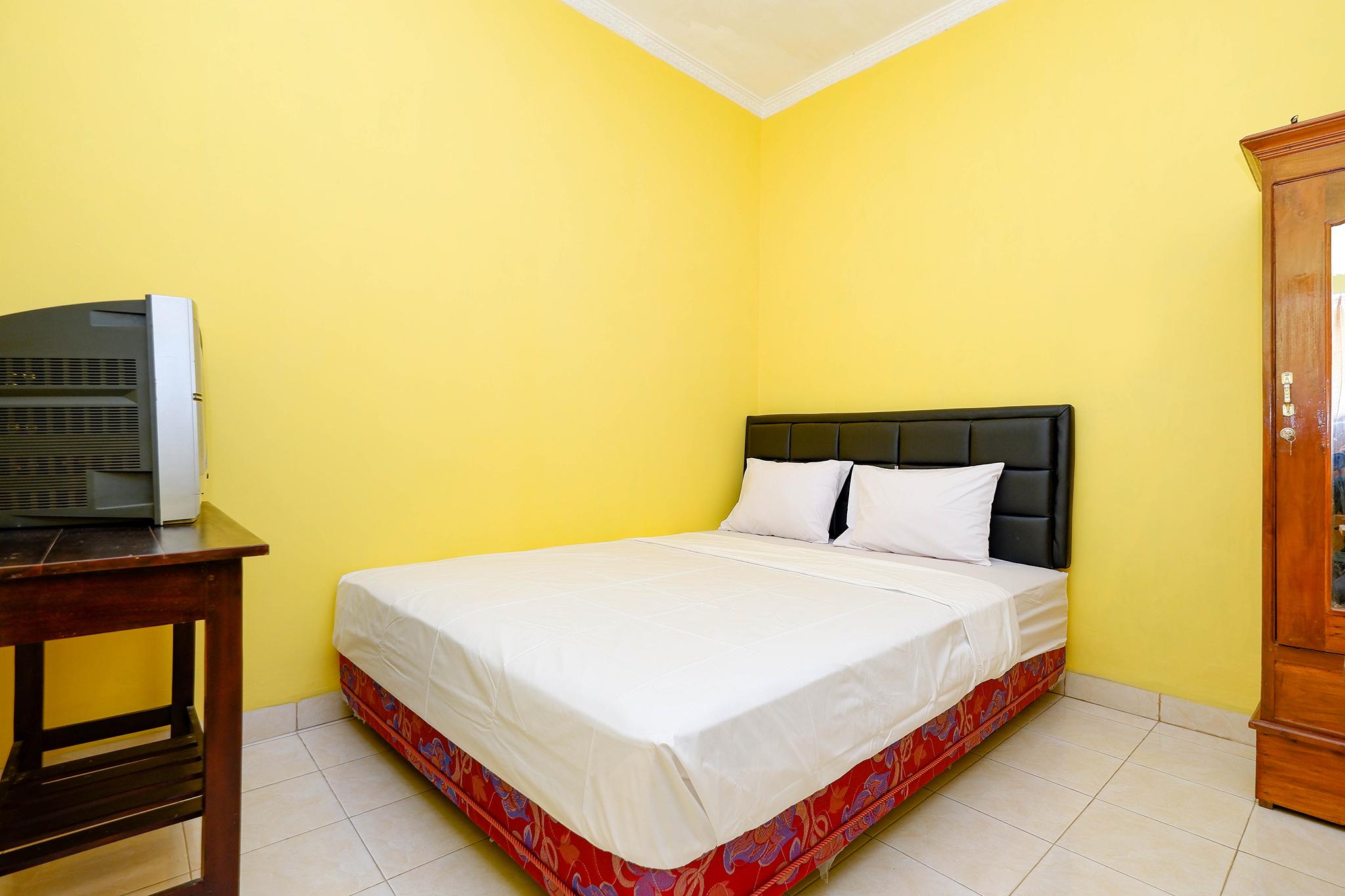 Отель Spot On 2821 Griya Kawula Syariah Surakarta  Экстерьер фото