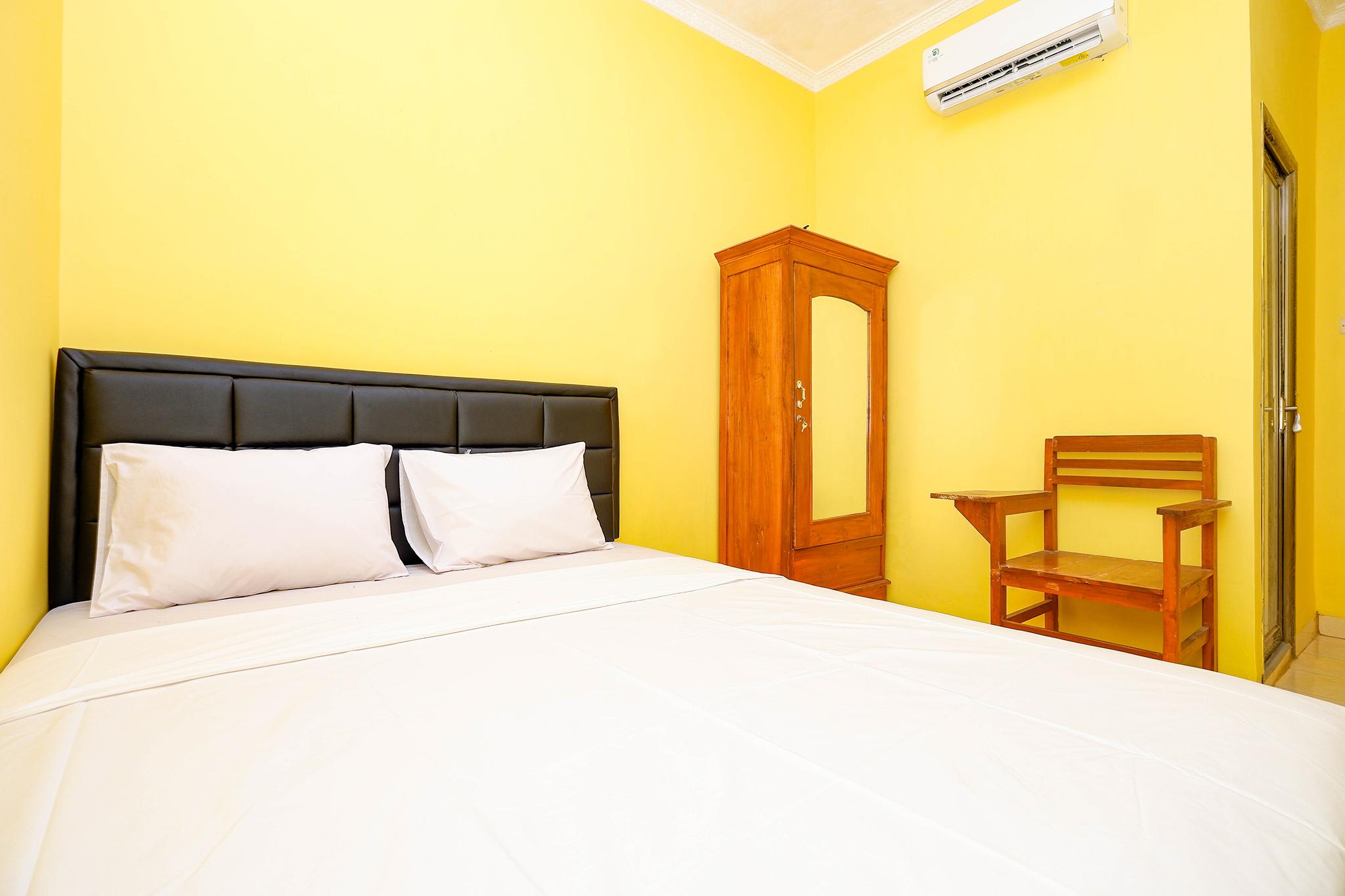 Отель Spot On 2821 Griya Kawula Syariah Surakarta  Экстерьер фото