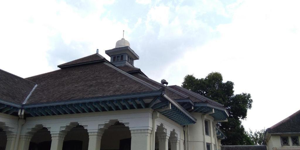 Отель Spot On 2821 Griya Kawula Syariah Surakarta  Экстерьер фото
